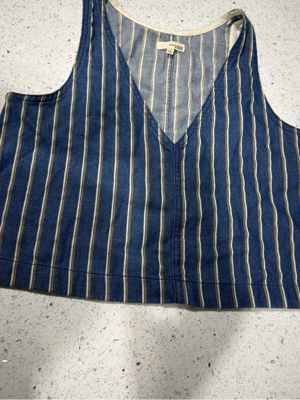 Wilfred Striped V-Neck Sleeveless Crop Top - Blue & Cream